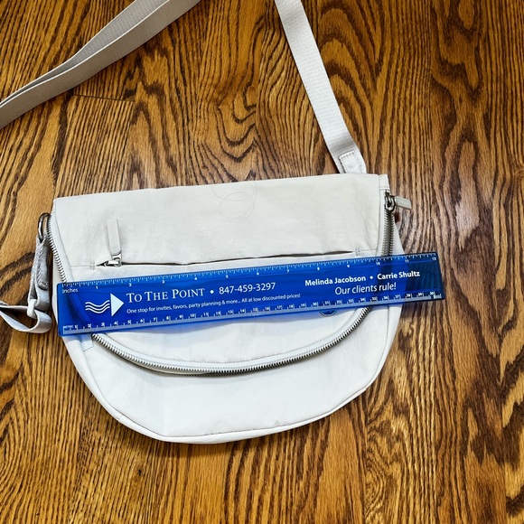 lululemon athletica Cream 2L Festival Crossbody Bag—New Without Tags - Picture 9 of 11
